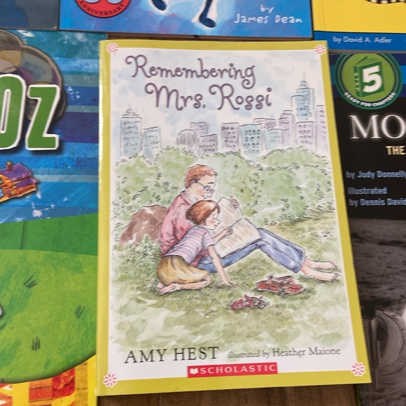 10 Assorted Pre-Owned Children’s Books - Picture 9 of 11